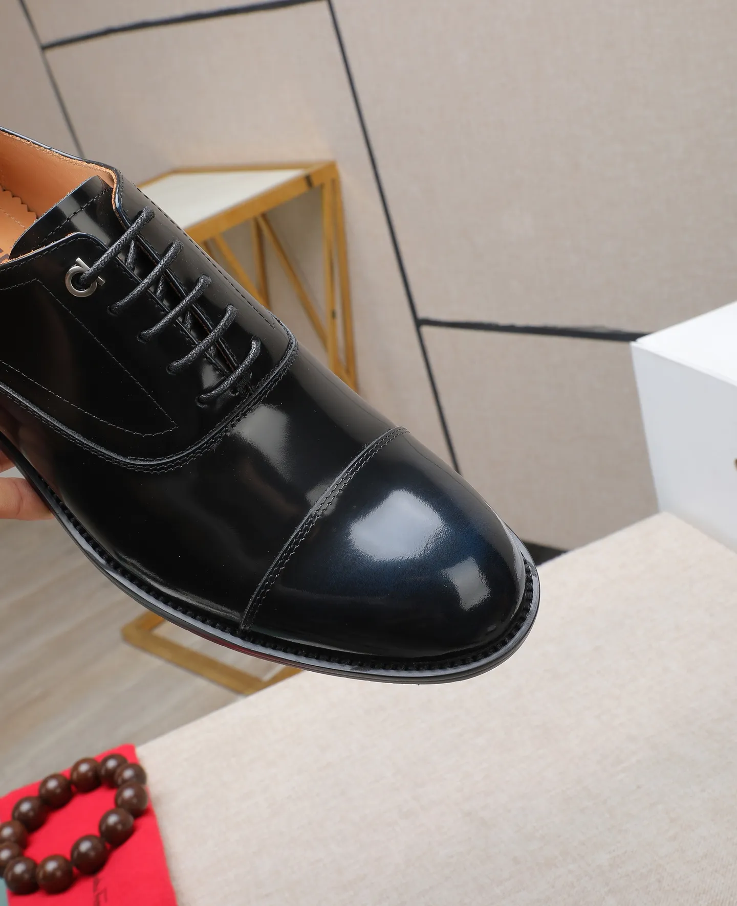 Men's shoes 💰540📛📛 (water-dyed cow lining) Salvatore Ferragamo high-end (Salvatore Ferragamo) is the world's top luxury footwear brand, coming from the fashion kingdom of Italy. It is famous all over the world for its traditional handmade design and novel styles... 🚶🏻🚶🏻New suit shoes are available simultaneously at the counter. This model is made of pure handmade imported Italian calfskin ➕soft water-dyed cowhide lining Original authentic outsole🌀🌀Size: 38➖44 (45 46 customized)